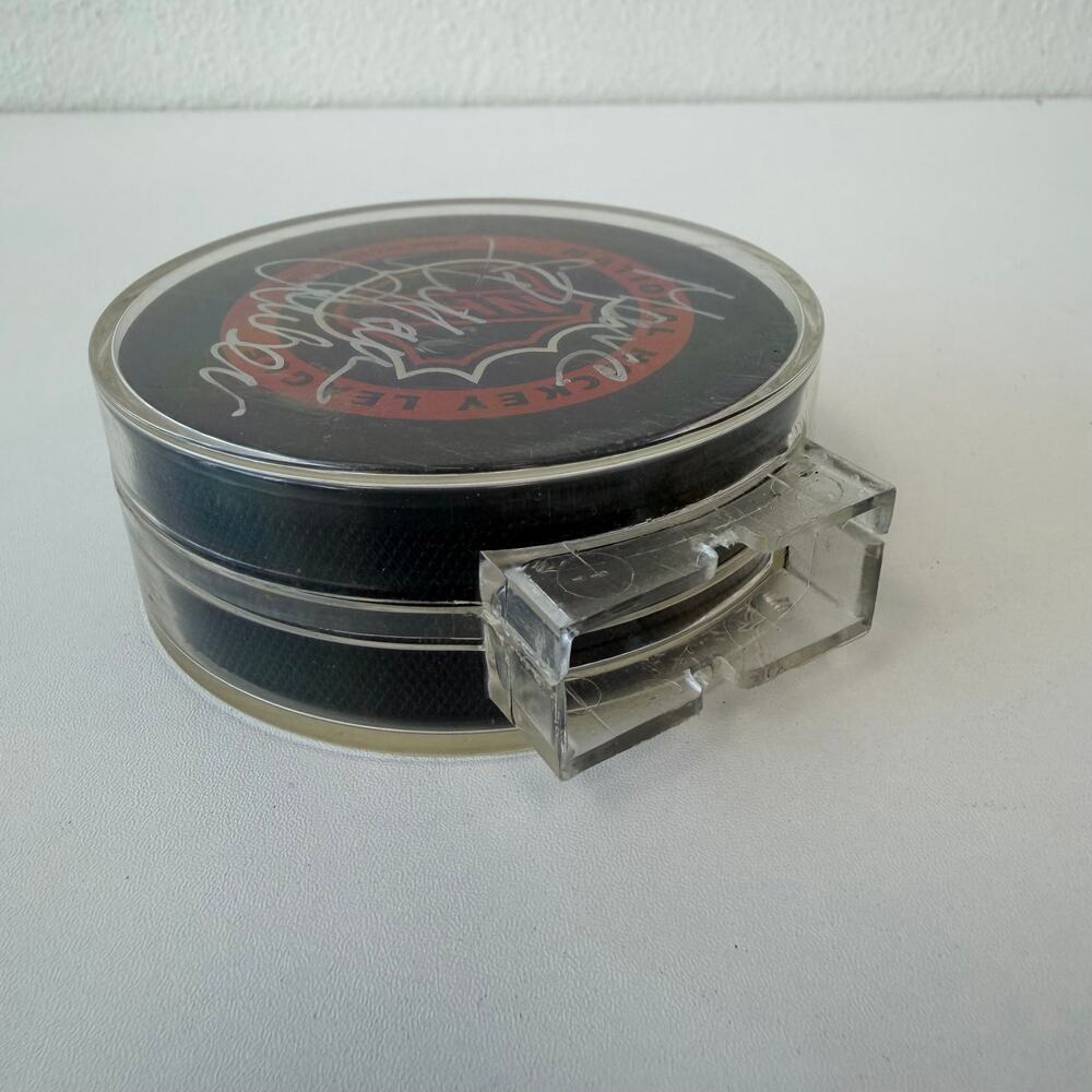 NHL Hockey Official Game Puck Autographed in Case- Unknown Signature - Picture 10 of 10